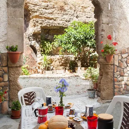 Profumo Di Zagara Oda ve Kahvaltı 3*